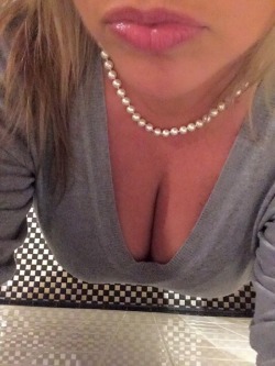 bigdaddysgirl71:  Mmmmm… Lips &amp; tits for viewing pleasure. Wanna see more?