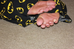 (via NaNaNaNaNaNaNaNa Feet and Pajamas!) Do you like my Batman PJs? They are my favorite. Just a peak of toes and some soles for you, too. This picture was taken by The Man in Blue, May 2015, submitted to reddit&rsquo;s &ldquo;feet and pajamas&rdquo;