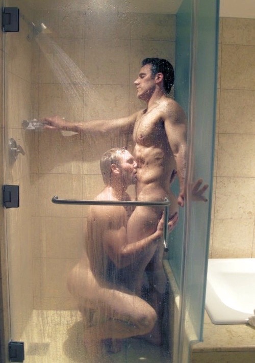 Super sexy shower hunk