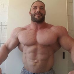 musclementoworship:  drwannabe:  John Leslie  When your nipples point ‘down’ off your chest your pec muscles are HUGE !  