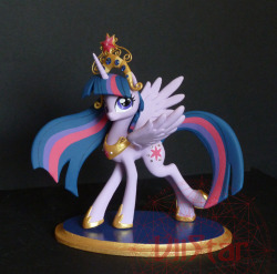 aruurara:  viistar:  Princess Twilight Sparkle has arrived! http://www.ebay.com/itm/300891542982?ssPageName=STRK:MESCX:IT&amp;_trksid=p3984.m1557.l2649  クオリティたけえええええ！！！  whoah, that&rsquo;s beautiful!