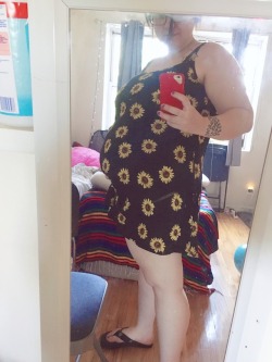 pregnantpiggy:another new dress for the bump 