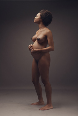 alexandraelle:  chrisnolan-ca:  In continuing the recent theme of portraits of powerful women, here is a selection of Maxim Vakhovskiy‘s figure portraits featuring women and their babies.  Check out his book, Black Venus and many of his other stunning