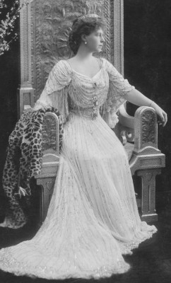 teatimeatwinterpalace:  Marie, The Crown Princess of Romania. 