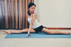 sassyyogi:  #popupyogis Day 3 (of 5 days) of hammies: Full splits (+ preparatory poses)! After my first yoga guide for the splits that was done a really long time ago, here is a second edition of a list of preparatory poses that you can do to improve