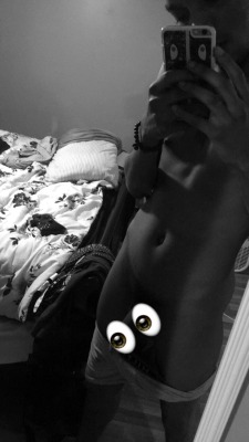 ismiggtysmiilez: When I’m Bored Alone In My Room ..   (Don’t Mind My Messy Bed)  Welp Look At Mr.Softy 🙄😏 