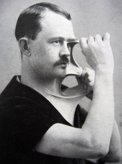 Man with stretchy skin, 1900&rsquo;s.