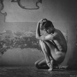 pas-de-duhhh:  Matteo Miccini dancer with Stuttgart Ballet photographed by Giovanni Vecchi