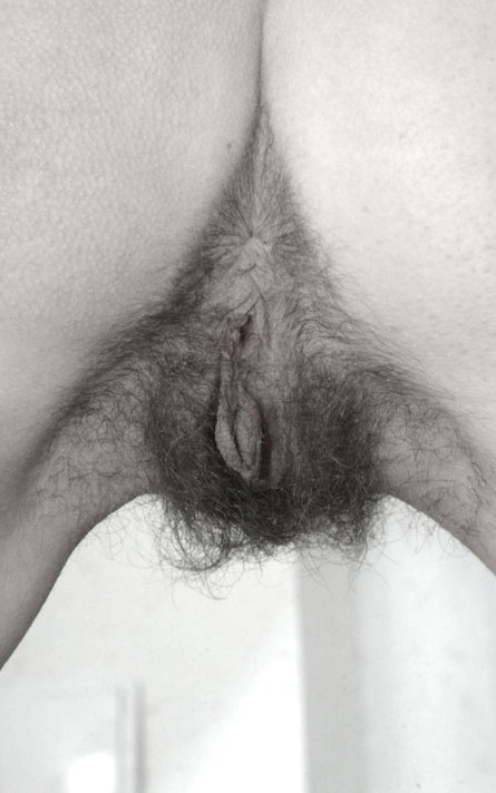 Mature hairy pussy toying