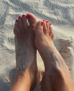 adri86ml:  Tonight, another of my personal “feet queen” ;) ….ADRIANA VOLPE (44), a beautiful italian showgirl ;)