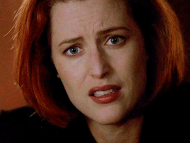 danascullys:  COLOR MEME → captain-of-the-historicfuture​ requested:Dana Scully + autumn colors 