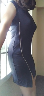 claritydares:  I bought a new dress last week, with a suggestive zip. It’ll be fun wearing it out :)