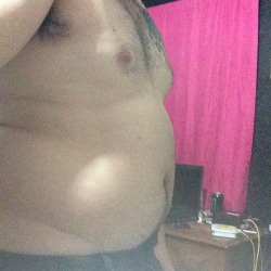 makemefatter:  Before and after eating 7lbs of greasy fattening food…plus a weight gain shake 