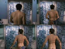 bedbathandbehinds:  Zach Braff stepping into the shower 