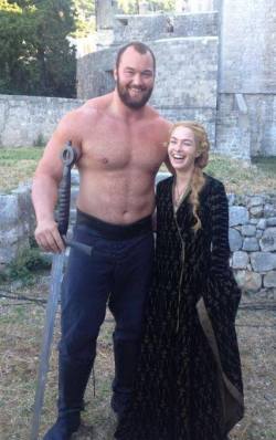 whenyouweresleeping:  iamnedstarksmissinghead:  The Mountain and Cersei Lannister  the sword is almost as tall as her 