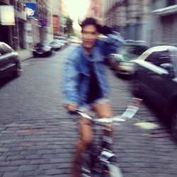 pap-aya:  Biking in NYC follow / taken from instagram / @celinerydge 