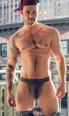 papamayhem:  I’m not normally into fuury dudes but I would have fun with this one. He is hot in so many ways.