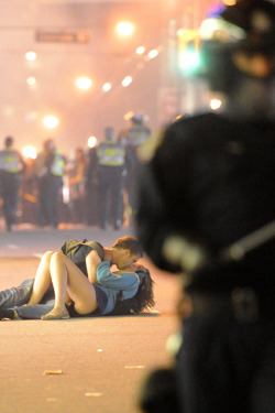 applemonzterlovesshrooms:  kisslng:  billionaired:  An Intimate Moment  Ah I’ve never seen this version of this shot!  Fuck the police.? 