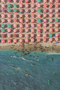 photojojo:  If you’ve been to a popular beach this summer, you know full well how incredibly crowded the seaside scene can be. Aerial photography expert Bernhard Lang captured these mesmerizing images of a packed beach along the Adriatic coast in Italy.