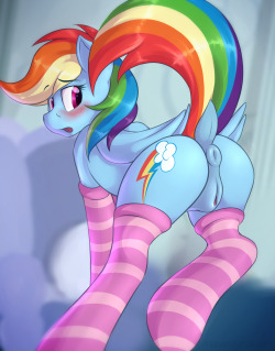 Felt like doing some more Rainbow Dash butt. I might try drawing more mare stuff if people like it!