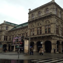 State Opera house  #vienna #Austria #latergram #leighbeetravel #architecture #rainy #pretty #city #oldwithnew