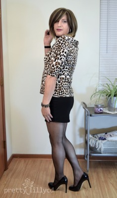 prettylillycd:  Leopard Print Top IIAnother photo from this fun and flirty outfit! 