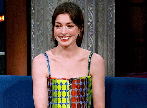 brunettessource:  ANNE HATHAWAY.The Late Show with Stephen Colbert.