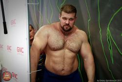 musclebeast300:  mackbrawn:    Check out my full Mack Brawn archive at:  http://mackbrawn.tumblr.com/     Jay Cutler never looked so small