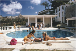 mihaliko:  Guests at the Villa Nirvana, owned by Oscar Obregon, in Las Brisas, Acapulco, 1972Photo Slim Aarons 