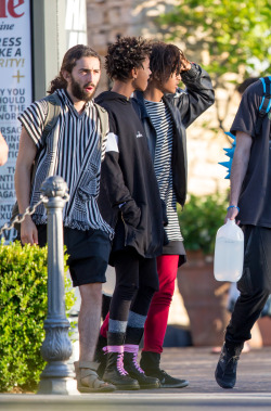 celebritiesofcolor:  Jaden and Willow Smith at Le Pain Quotidien in Calabasas