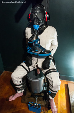 tapedandtortured:Me. With @trikoot‘s sneaker and electro box.  