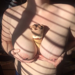 sassa-snow:  Stumbled upon your promo and decided to show off. Swinging Saturdaze ice cream treat! .    Bahaha Love it!  Obviously @lick-it-n-stick-it is fun, cute and sexy!  Show her some love everyone! 👅🍦💕 