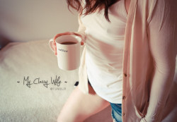 myclassywife:Hot coffee, cold nips!!! Good way to start the day don’t you think?
