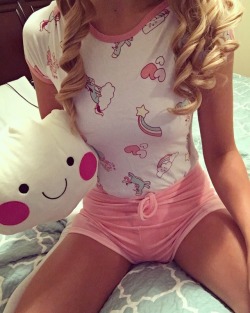 collegetease:  🎀 Tuck me in and read me a bedtime story. 🎀🌜