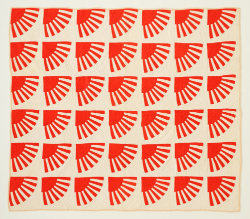 nobrashfestivity:Unknown, Fan quilt, c. 1925 - 195063&quot; x 71&quot;CottonPiecedHand quiltedMuslin backingHand-applied binding