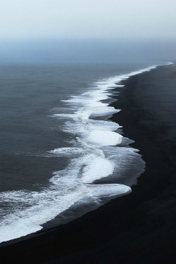 ilaurens:  Lines and forms on black sand - By: (Sverrir Thorolfsson)