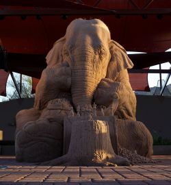 mrcrew2001:  tplay69rear:  cc-toffe-blog-blog:  girdleluv:  icanbeslutty2:  1confuciousone:   1confuciousone:  sixpenceee:  A sculpture of an elephant playing with a mouse. (Source)     OMG. YES-!  👅👄👅👄👅👄   🥰  Omg love all those beautiful