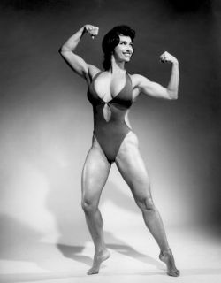 fauxlacine:  vintagegeekculture:  Kellie Everts, female bodybuilder from the 1960s-1970s.   Gosh she is absolutely stunning   amazon~ &lt;3 &lt;3 &lt;3