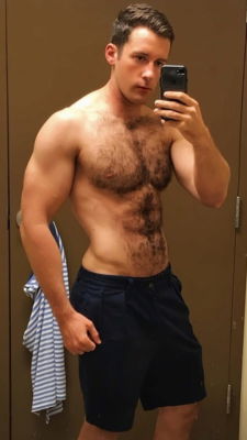 hornyguy4u69:Sexy Broad Shouldered Beefy Muscular Hairy Chested Flat Abs Hot Gym Guy