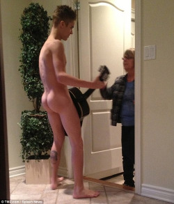 homofiction:   Justin Bieber Naked  