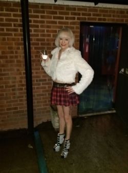 slutwatchuk:  Blonde Granny Slut home from the pub