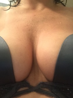 soccer-mom-marie-2:  If you like boobs, then you’ll LOVE Titty Tuesday here at SMM2!! Help me promote this day &amp; make it the best ever…share share share!!! 😘