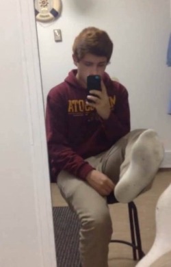 teenboysmellyfeet: I wonder how good his sock must smell like right from his college boy feet. I bet he has more smelly dirty socks in his dorm room. 
