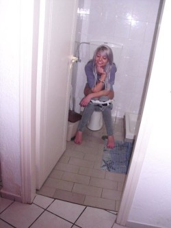 dimitrivegas:  Caught pooping