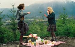 unrestrictxd: Lara Flynn Boyle and Sheryl Lee on the set of Twin Peaks   This will forever be my favorite picture im so in love