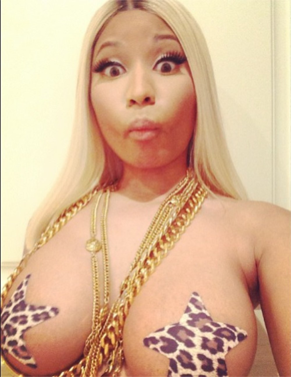Nicki minaj breast pop out
