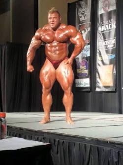 musclegods2:  Justin guest posing in beast mode in NPC Greater Gulf States Championship 2015.Fuck yeah !View All Posts Of Justin Compton