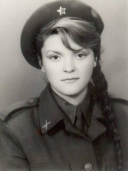 partisan1943:Female soldier of the Yugoslav People’s Army.