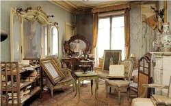 blood-bath:  “Time Capsule Apartment Discovered in Paris” The owner of this apartment, Mrs. De Florian left Paris just before the rumblings of World War II broke out in Europe. She closed up her shutters and left for the South of France, never to