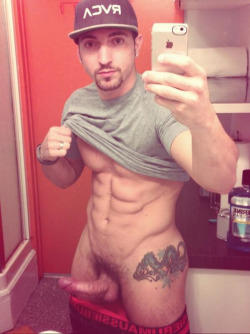 guyswithiphones-nude:  Guys with iPhones http://ift.tt/1bHkUpB